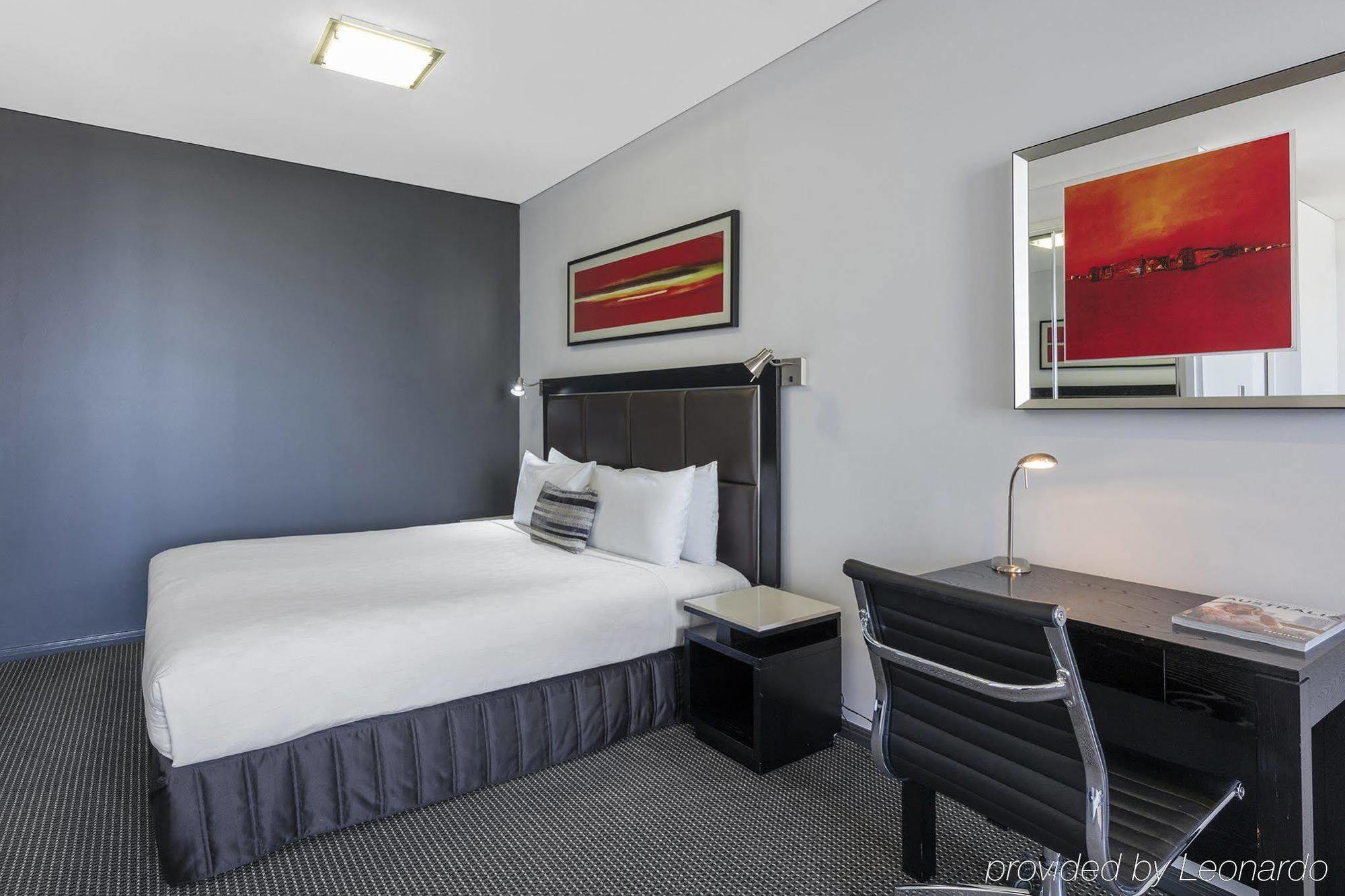 Hotel Meriton Campbell Street, 5*