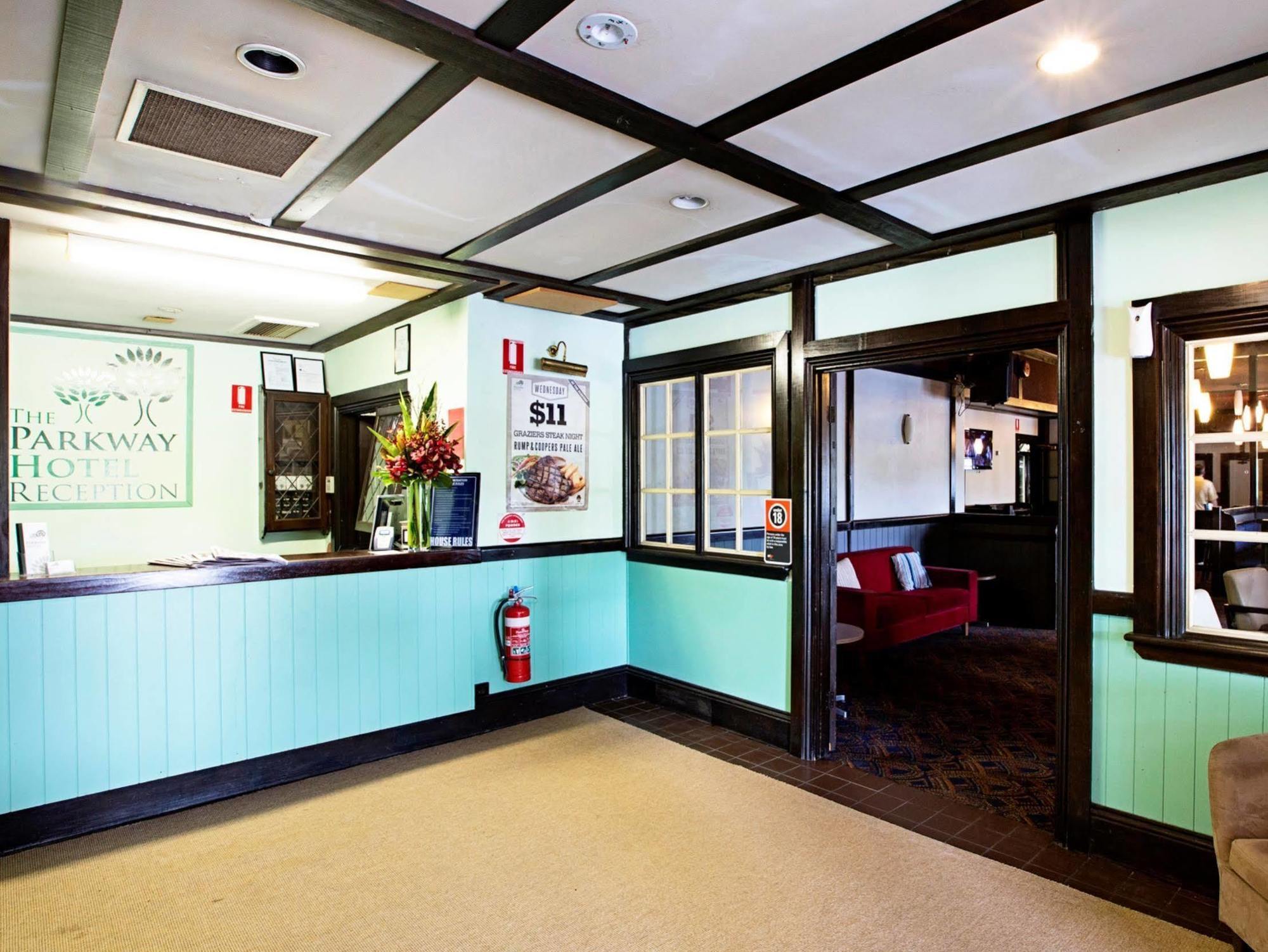 Parkway Inn