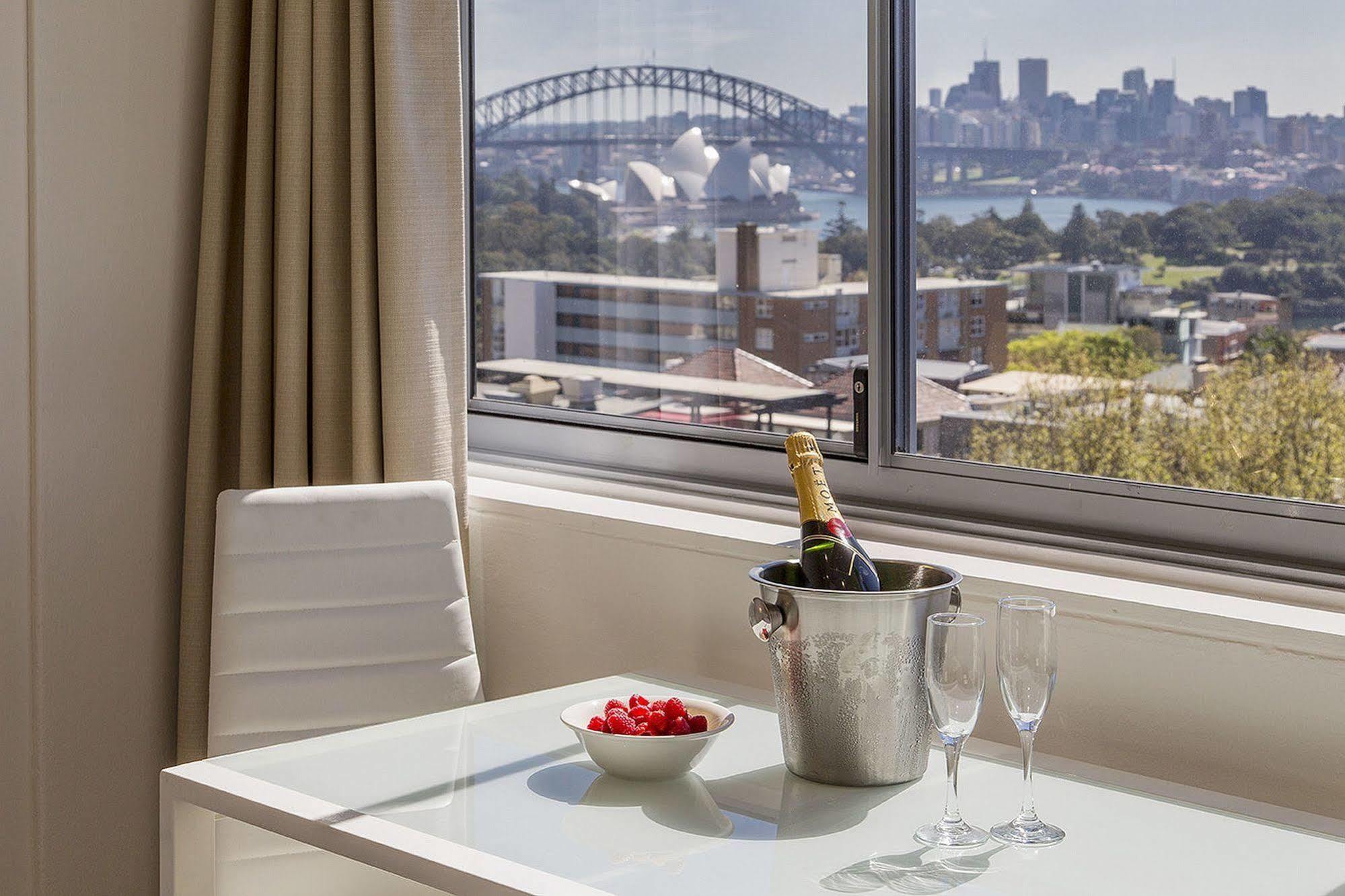 Macleay Hotel