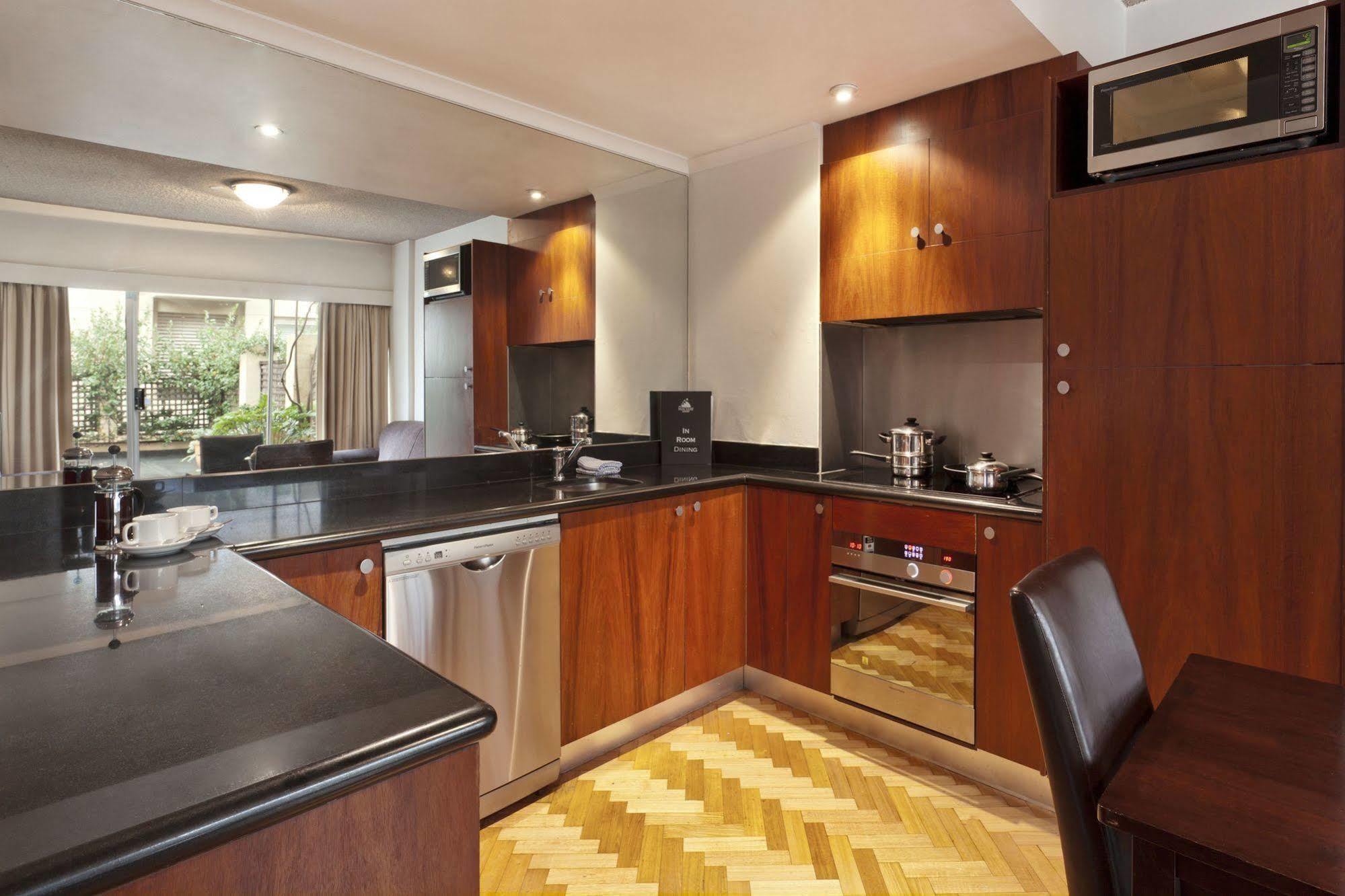 Macleay Hotel 4*