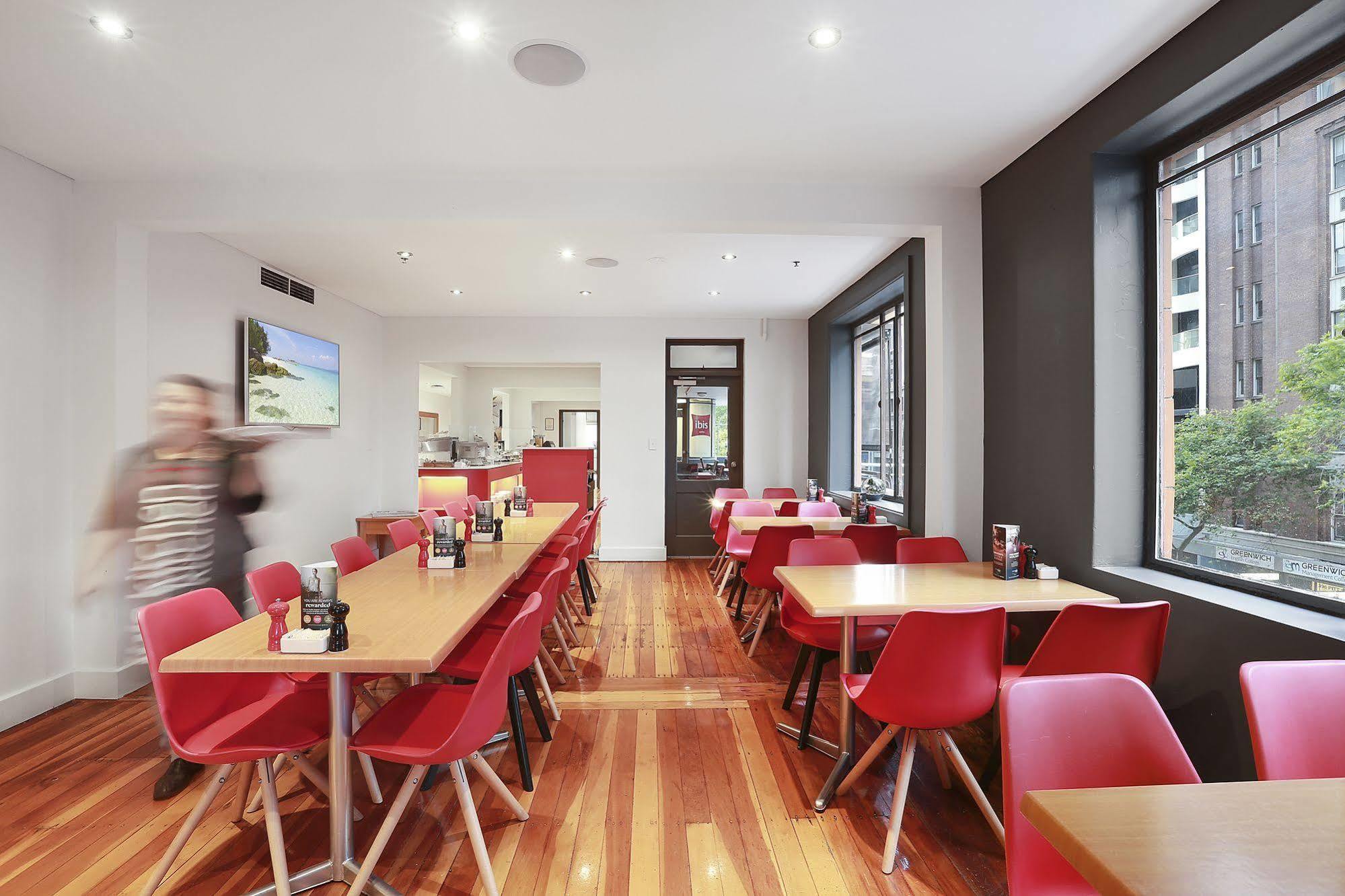 Ibis World Square 3*