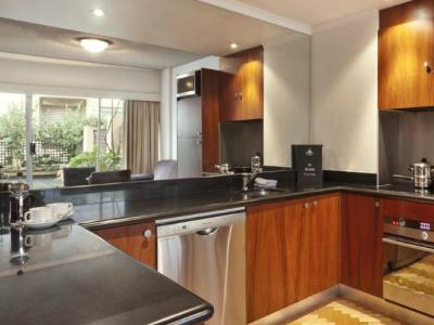 Macleay 4* Sydney